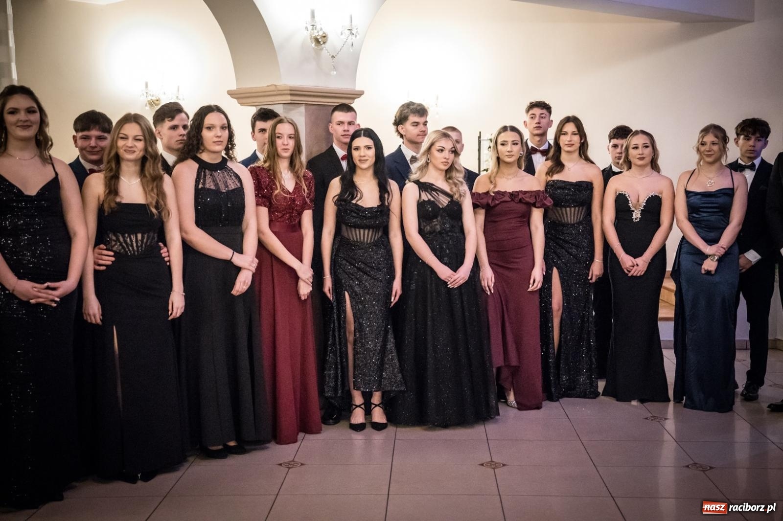 Zdjęcie w galerii na portalu naszraciborz.pl: Zdjęcia na bis. Sportowo-mundurowa studniówka ZSOMS [FOTO i WIDEO] wiadomości z regionu