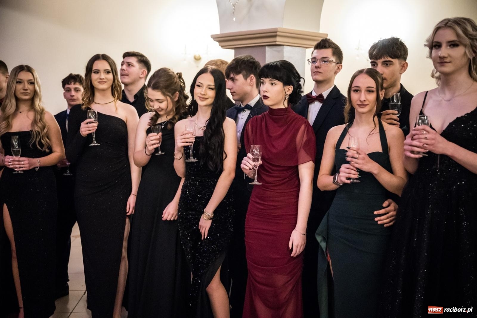 Zdjęcie w galerii na portalu naszraciborz.pl: Zdjęcia na bis. Sportowo-mundurowa studniówka ZSOMS [FOTO i WIDEO] wiadomości z regionu