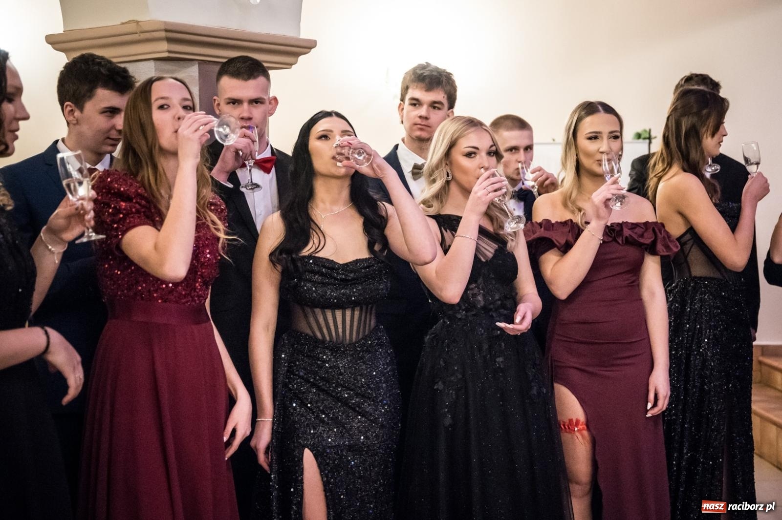 Zdjęcie w galerii na portalu naszraciborz.pl: Zdjęcia na bis. Sportowo-mundurowa studniówka ZSOMS [FOTO i WIDEO] wiadomości z regionu