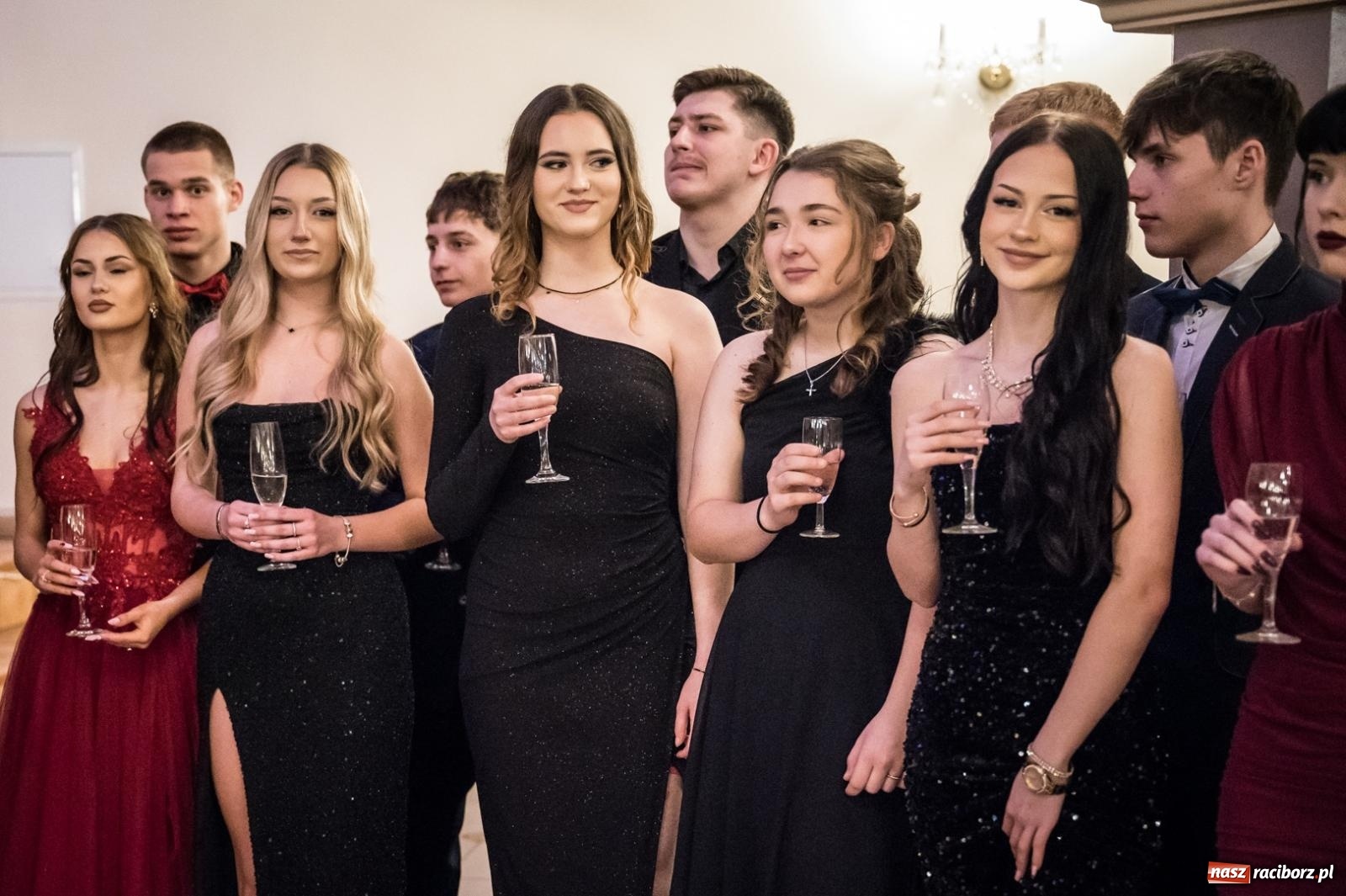 Zdjęcie w galerii na portalu naszraciborz.pl: Zdjęcia na bis. Sportowo-mundurowa studniówka ZSOMS [FOTO i WIDEO] wiadomości z regionu