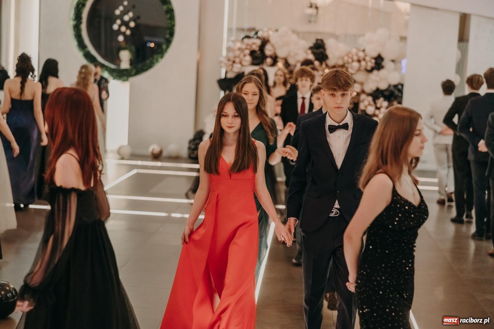 Zdjęcie w galerii na portalu naszraciborz.pl: Najmłodsza i najmniejsza studniówka. DLO bawi się w AquaBraxie [FOTO i WIDEO] wiadomości z regionu