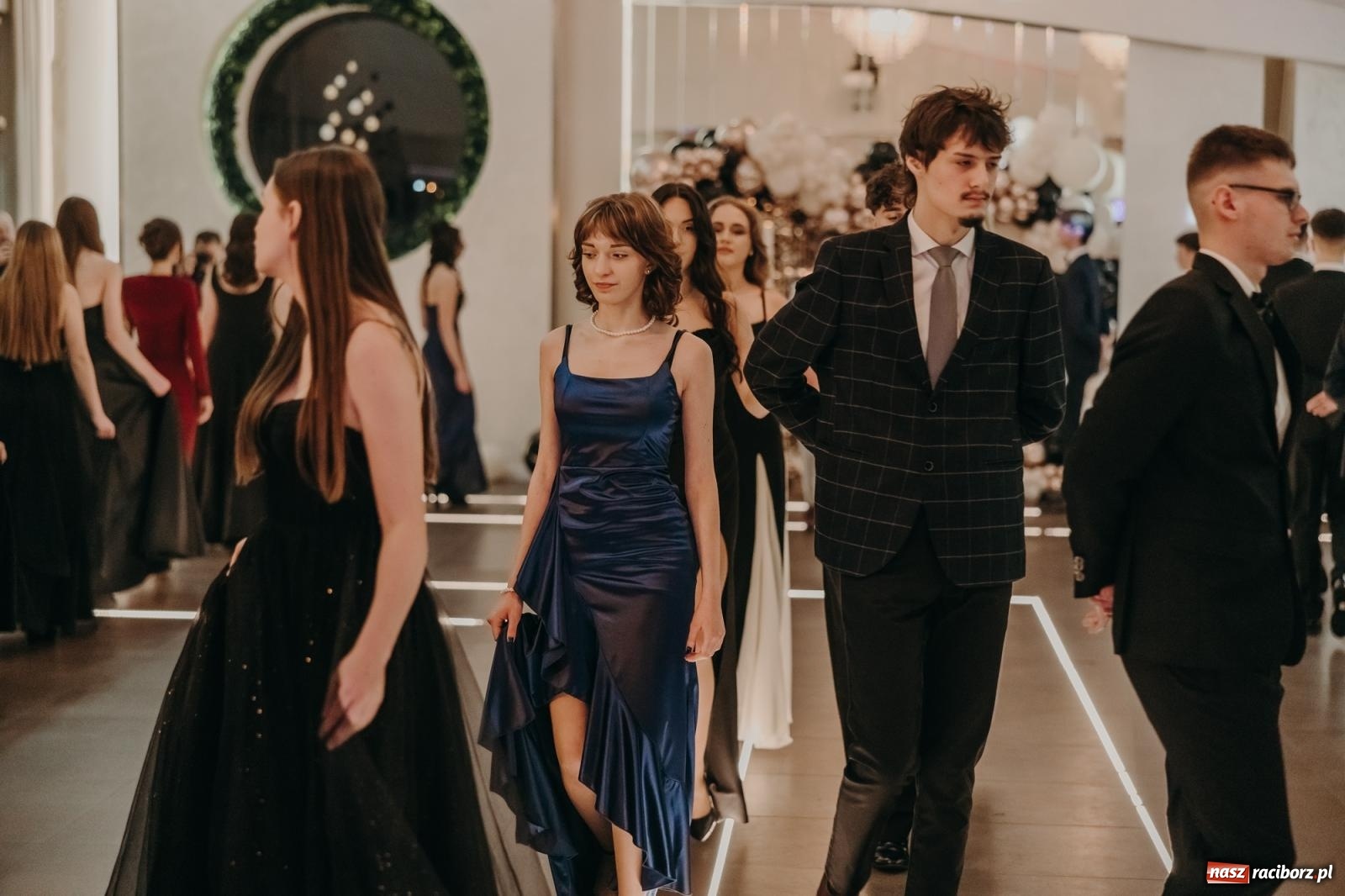 Zdjęcie w galerii na portalu naszraciborz.pl: Najmłodsza i najmniejsza studniówka. DLO bawi się w AquaBraxie [FOTO i WIDEO] wiadomości z regionu