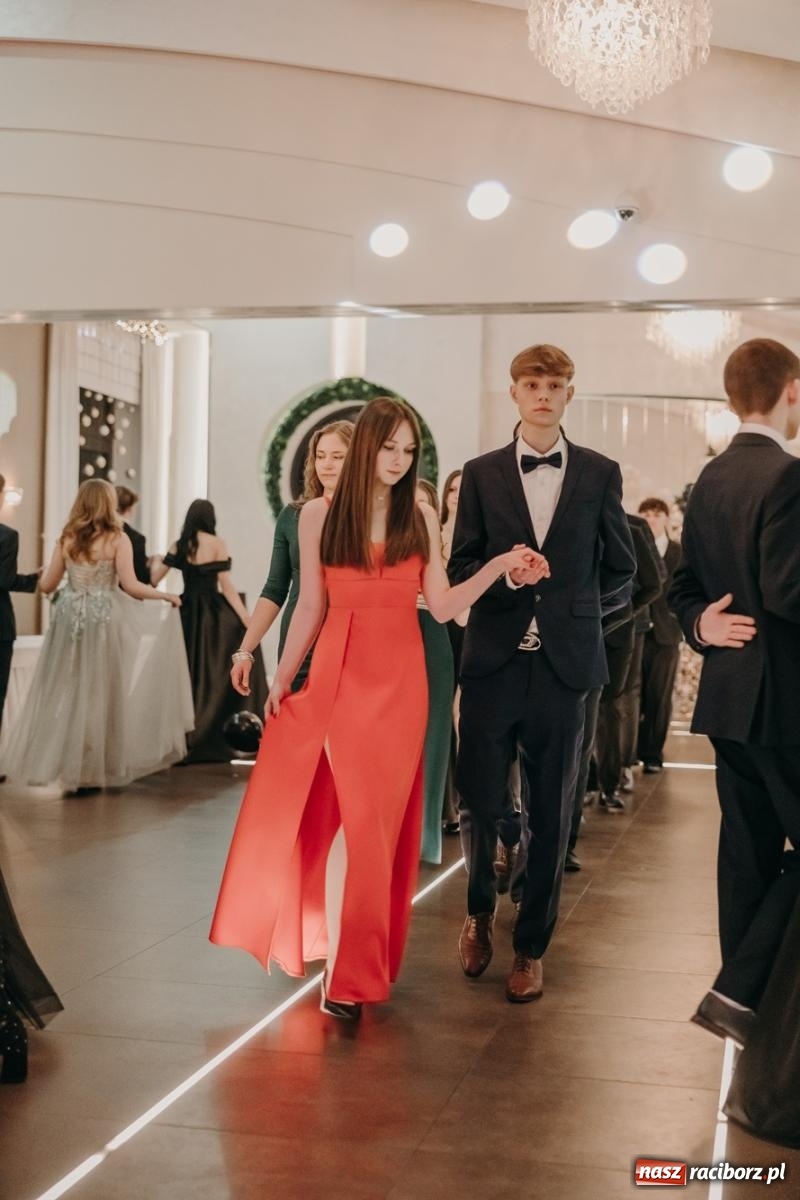 Zdjęcie w galerii na portalu naszraciborz.pl: Najmłodsza i najmniejsza studniówka. DLO bawi się w AquaBraxie [FOTO i WIDEO] wiadomości z regionu