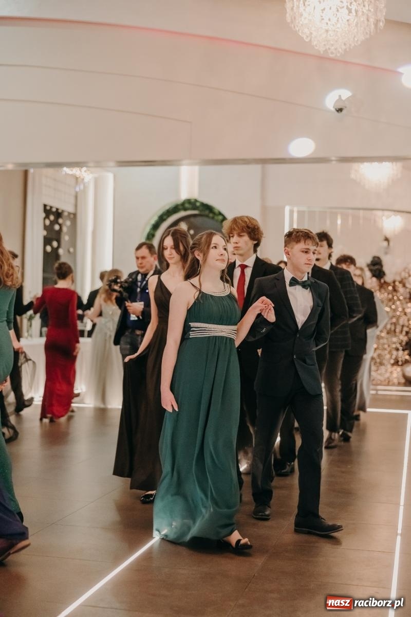 Zdjęcie w galerii na portalu naszraciborz.pl: Najmłodsza i najmniejsza studniówka. DLO bawi się w AquaBraxie [FOTO i WIDEO] wiadomości z regionu