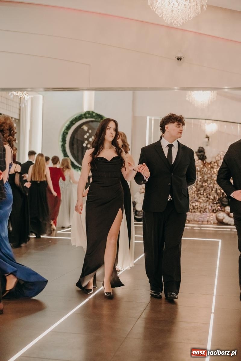 Zdjęcie w galerii na portalu naszraciborz.pl: Najmłodsza i najmniejsza studniówka. DLO bawi się w AquaBraxie [FOTO i WIDEO] wiadomości z regionu