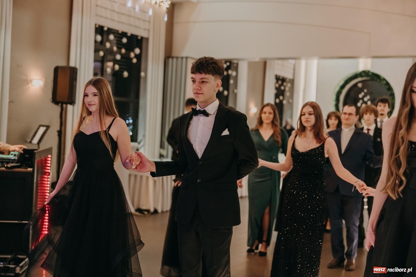 Zdjęcie w galerii na portalu naszraciborz.pl: Najmłodsza i najmniejsza studniówka. DLO bawi się w AquaBraxie [FOTO i WIDEO] wiadomości z regionu