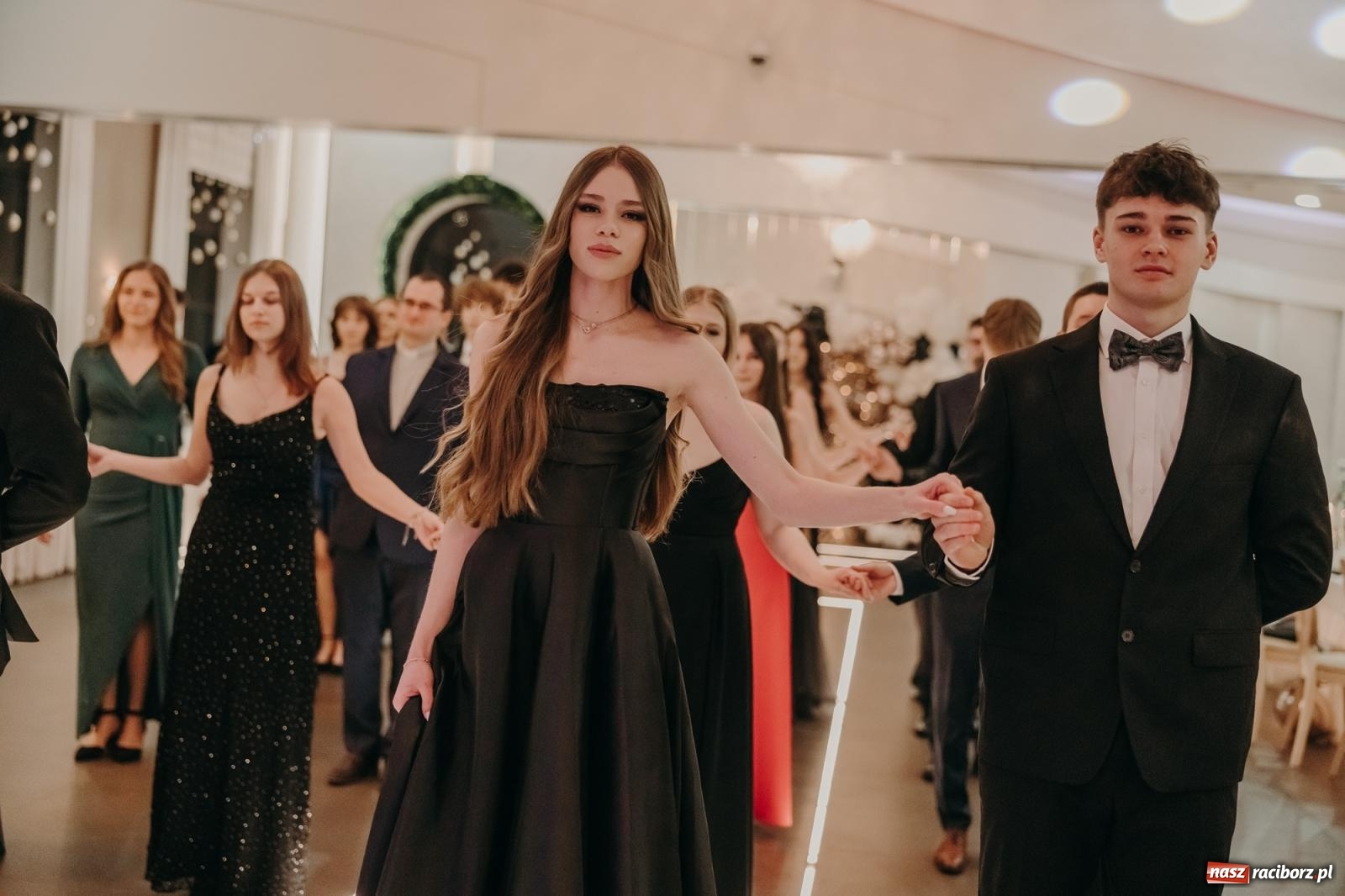 Zdjęcie w galerii na portalu naszraciborz.pl: Najmłodsza i najmniejsza studniówka. DLO bawi się w AquaBraxie [FOTO i WIDEO] wiadomości z regionu