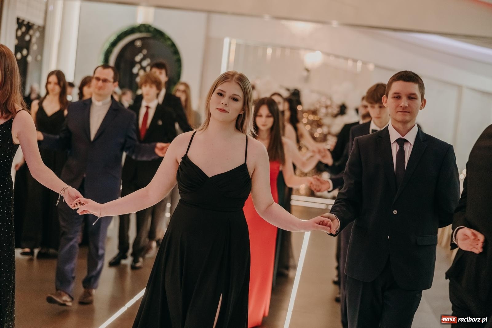 Zdjęcie w galerii na portalu naszraciborz.pl: Najmłodsza i najmniejsza studniówka. DLO bawi się w AquaBraxie [FOTO i WIDEO] wiadomości z regionu