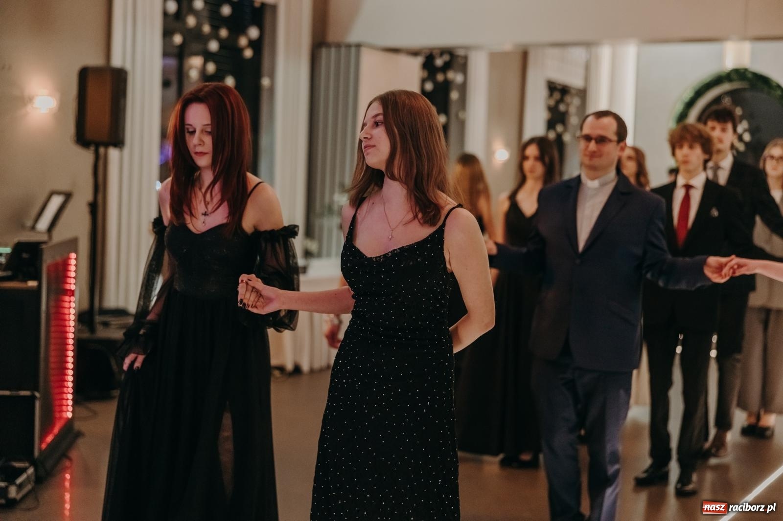 Zdjęcie w galerii na portalu naszraciborz.pl: Najmłodsza i najmniejsza studniówka. DLO bawi się w AquaBraxie [FOTO i WIDEO] wiadomości z regionu