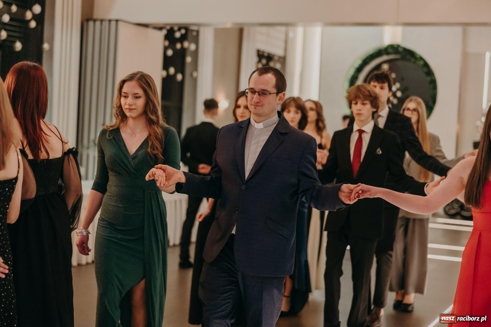 Zdjęcie w galerii na portalu naszraciborz.pl: Najmłodsza i najmniejsza studniówka. DLO bawi się w AquaBraxie [FOTO i WIDEO] wiadomości z regionu