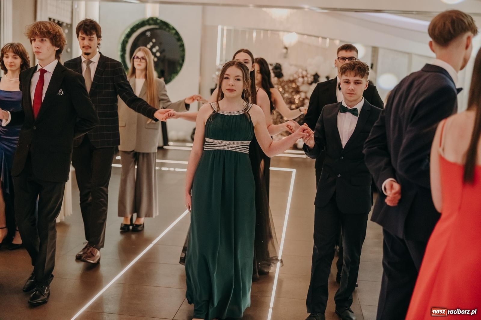 Zdjęcie w galerii na portalu naszraciborz.pl: Najmłodsza i najmniejsza studniówka. DLO bawi się w AquaBraxie [FOTO i WIDEO] wiadomości z regionu