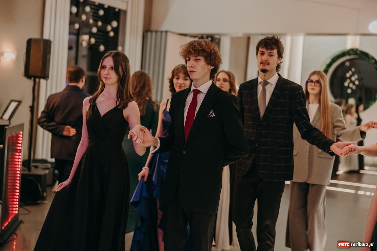 Zdjęcie w galerii na portalu naszraciborz.pl: Najmłodsza i najmniejsza studniówka. DLO bawi się w AquaBraxie [FOTO i WIDEO] wiadomości z regionu