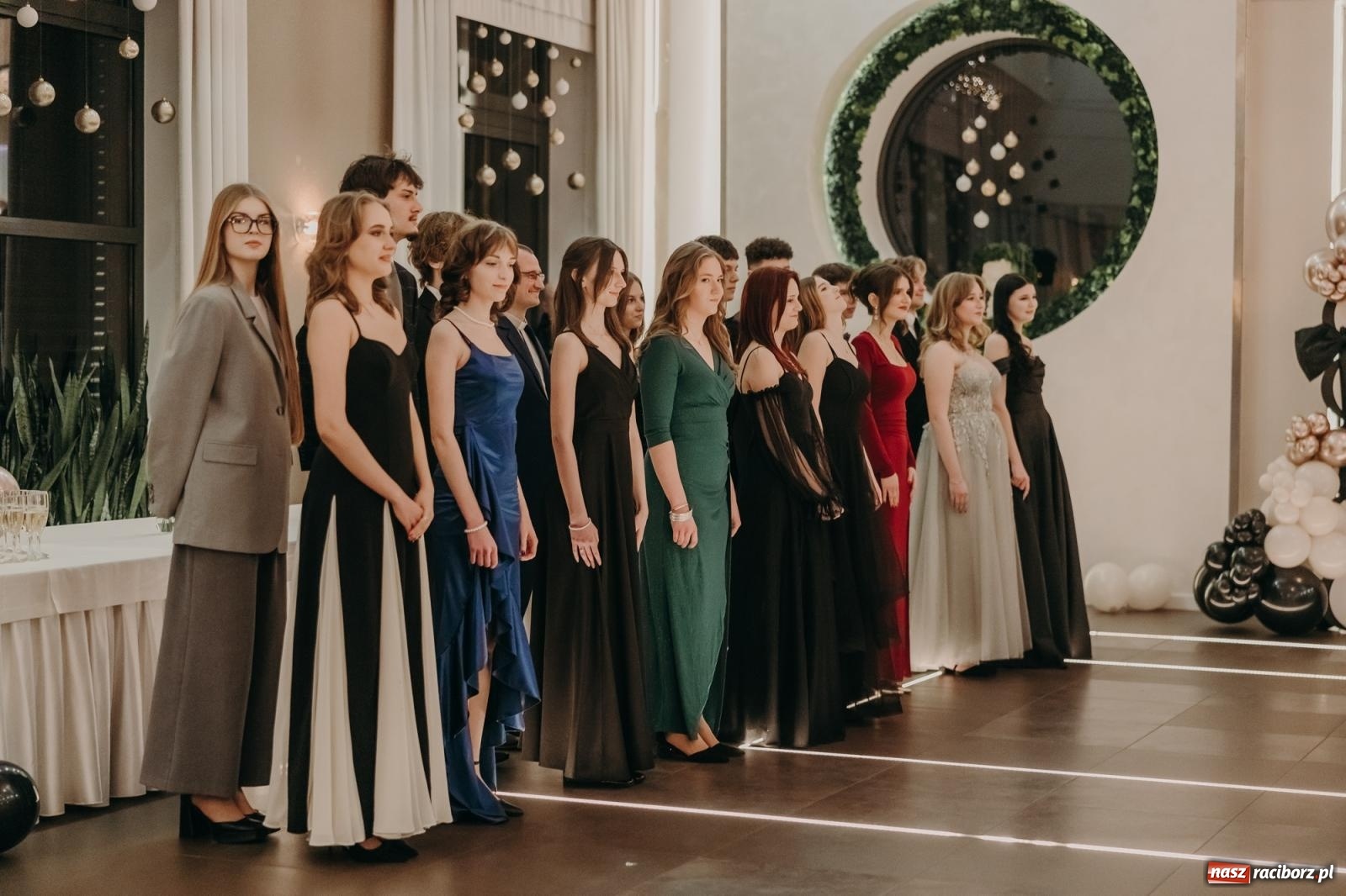 Zdjęcie w galerii na portalu naszraciborz.pl: Najmłodsza i najmniejsza studniówka. DLO bawi się w AquaBraxie [FOTO i WIDEO] wiadomości z regionu