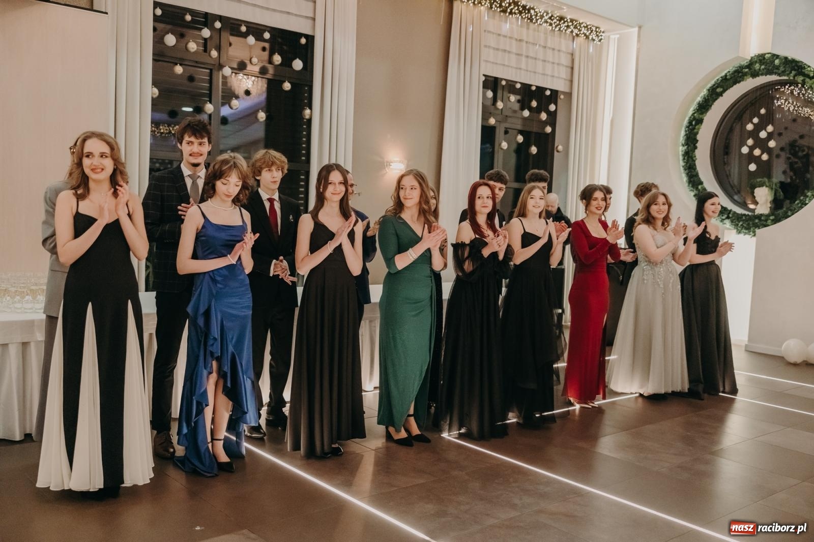 Zdjęcie w galerii na portalu naszraciborz.pl: Najmłodsza i najmniejsza studniówka. DLO bawi się w AquaBraxie [FOTO i WIDEO] wiadomości z regionu