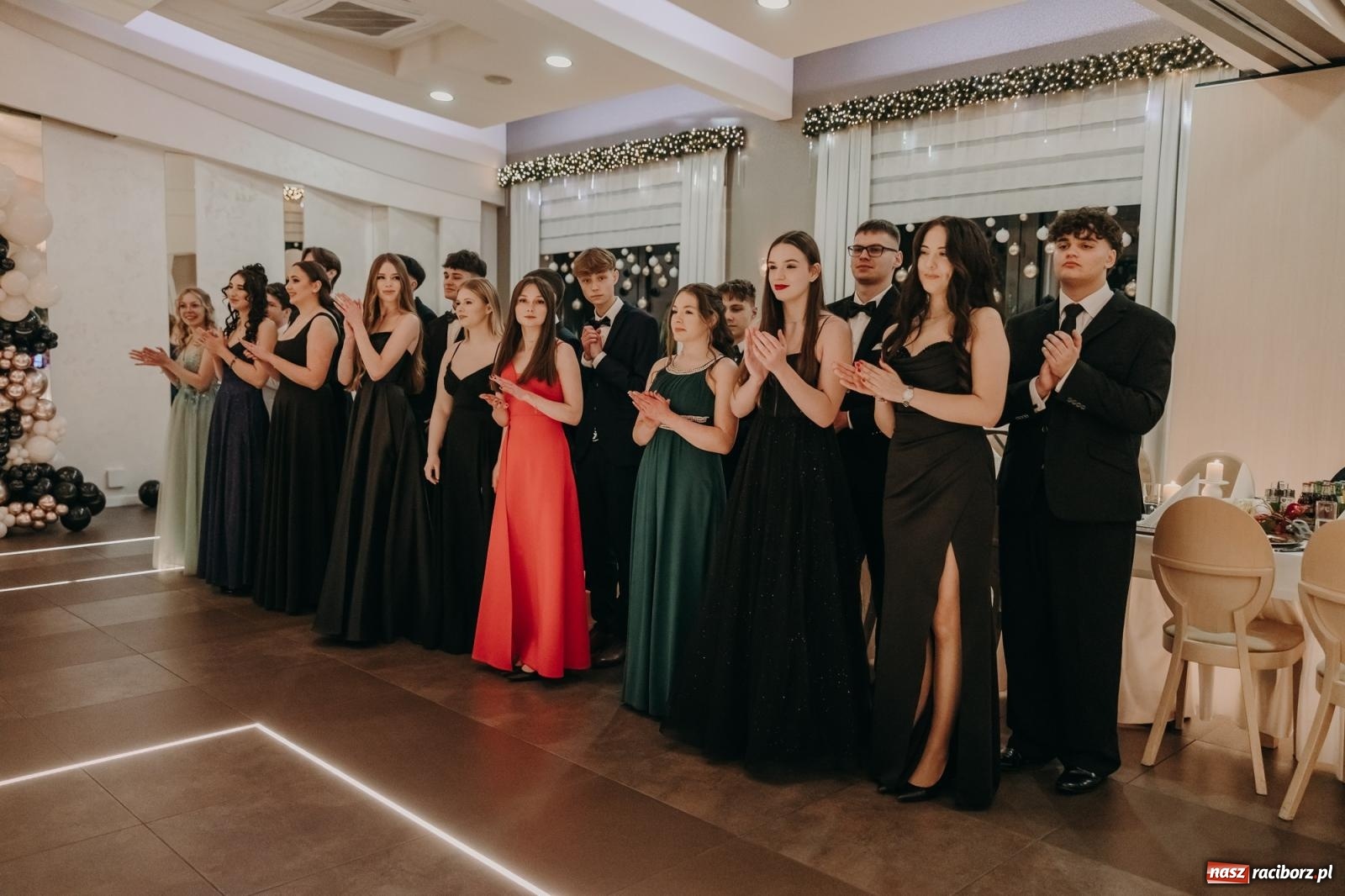 Zdjęcie w galerii na portalu naszraciborz.pl: Najmłodsza i najmniejsza studniówka. DLO bawi się w AquaBraxie [FOTO i WIDEO] wiadomości z regionu