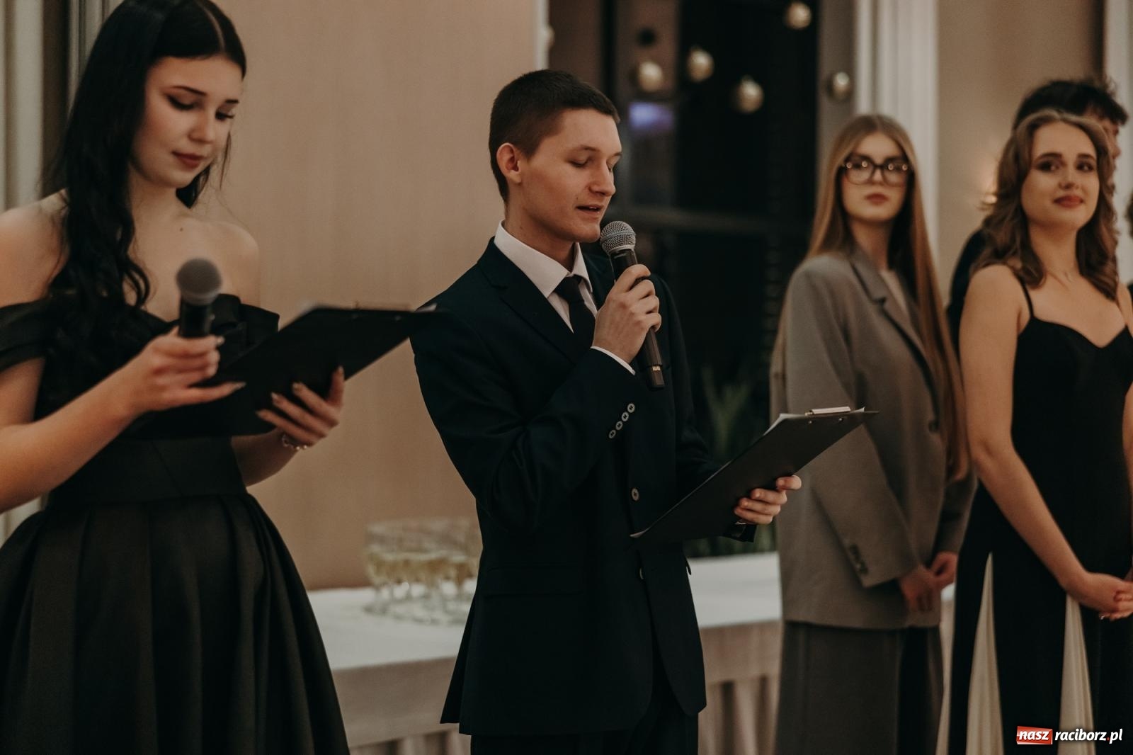 Zdjęcie w galerii na portalu naszraciborz.pl: Najmłodsza i najmniejsza studniówka. DLO bawi się w AquaBraxie [FOTO i WIDEO] wiadomości z regionu