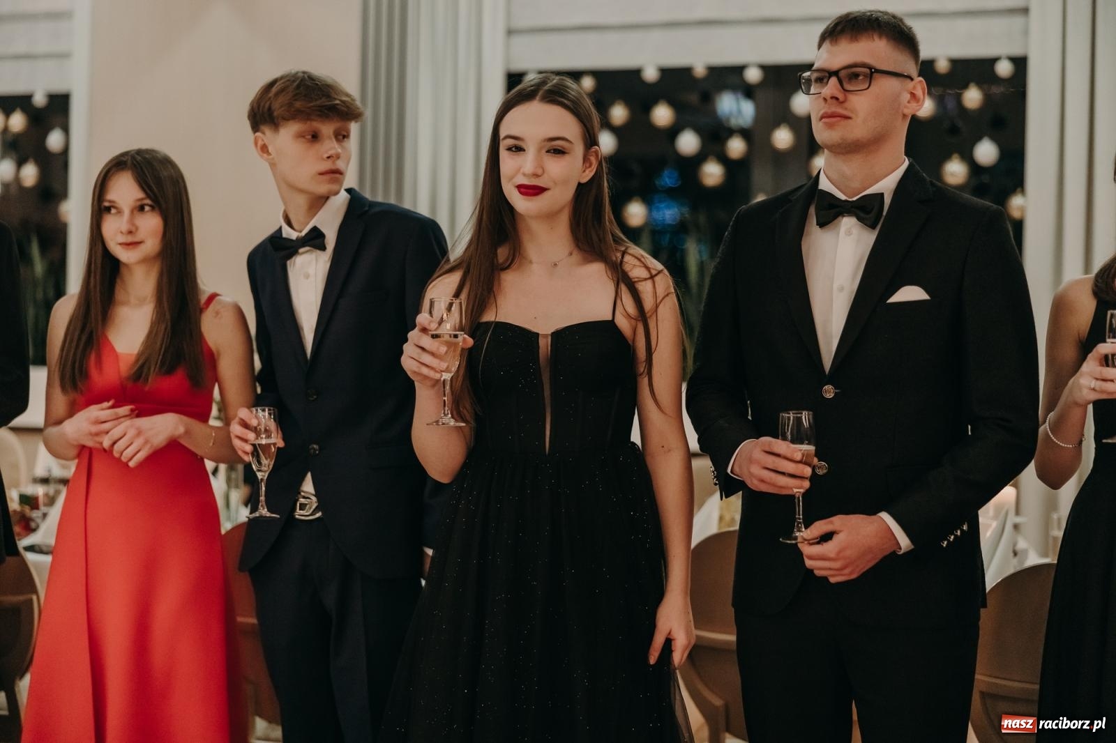 Zdjęcie w galerii na portalu naszraciborz.pl: Najmłodsza i najmniejsza studniówka. DLO bawi się w AquaBraxie [FOTO i WIDEO] wiadomości z regionu