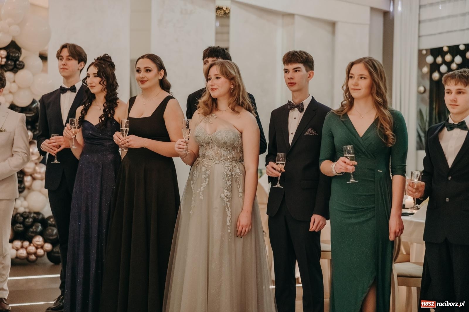 Zdjęcie w galerii na portalu naszraciborz.pl: Najmłodsza i najmniejsza studniówka. DLO bawi się w AquaBraxie [FOTO i WIDEO] wiadomości z regionu