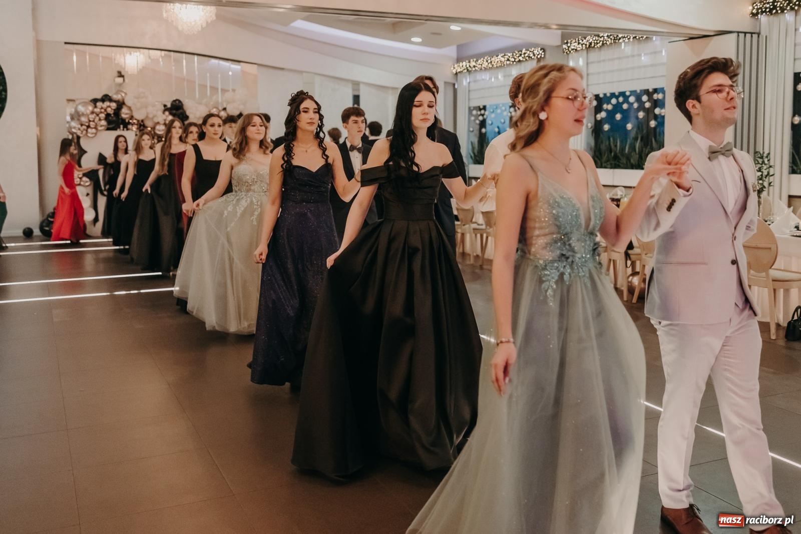 Zdjęcie w galerii na portalu naszraciborz.pl: Najmłodsza i najmniejsza studniówka. DLO bawi się w AquaBraxie [FOTO i WIDEO] wiadomości z regionu