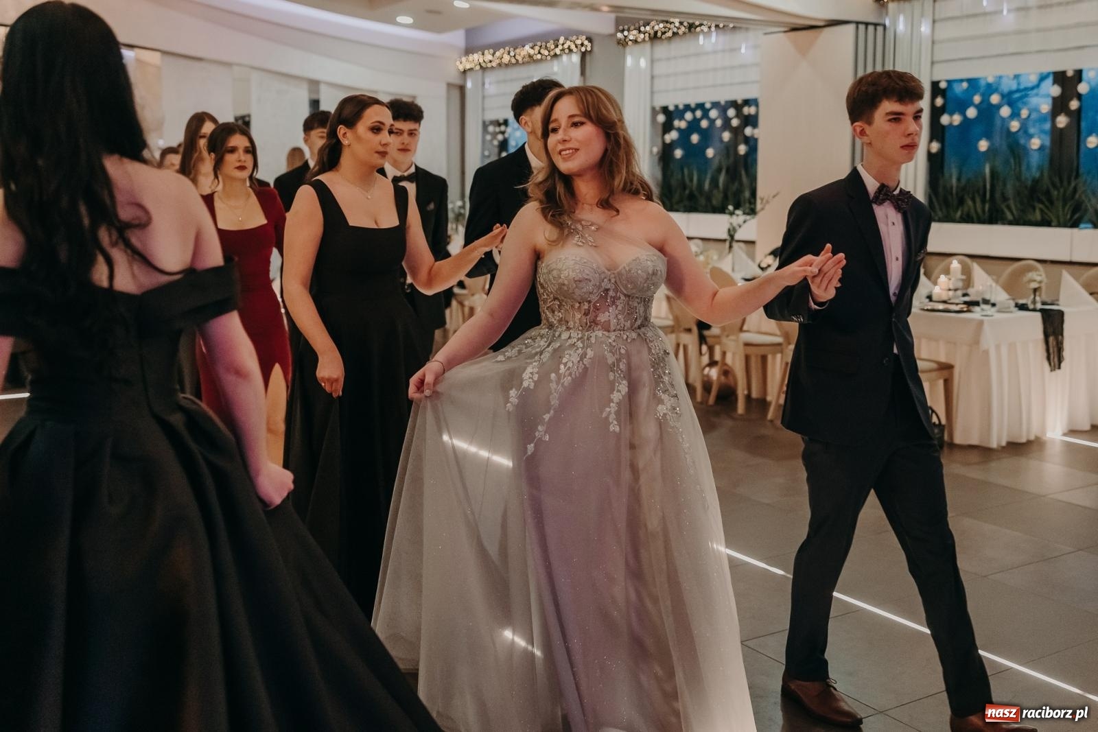 Zdjęcie w galerii na portalu naszraciborz.pl: Najmłodsza i najmniejsza studniówka. DLO bawi się w AquaBraxie [FOTO i WIDEO] wiadomości z regionu