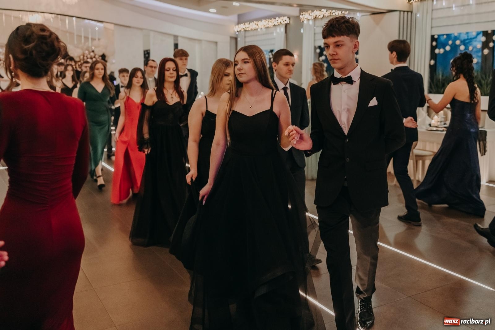 Zdjęcie w galerii na portalu naszraciborz.pl: Najmłodsza i najmniejsza studniówka. DLO bawi się w AquaBraxie [FOTO i WIDEO] wiadomości z regionu