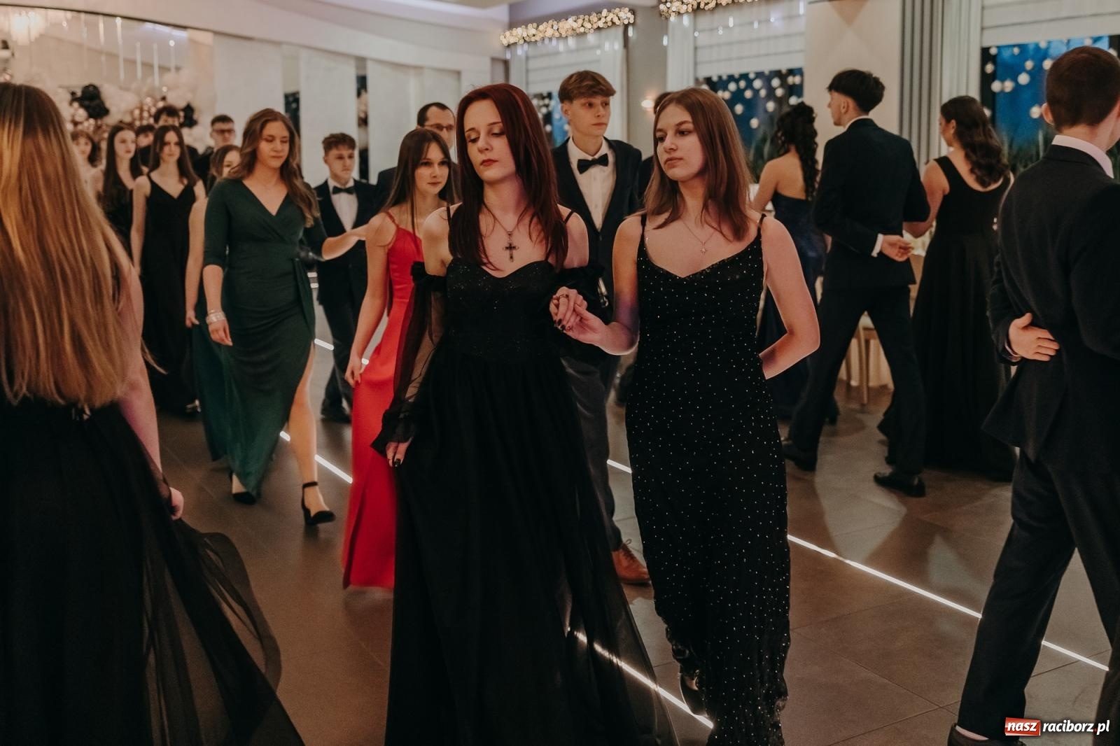 Zdjęcie w galerii na portalu naszraciborz.pl: Najmłodsza i najmniejsza studniówka. DLO bawi się w AquaBraxie [FOTO i WIDEO] wiadomości z regionu