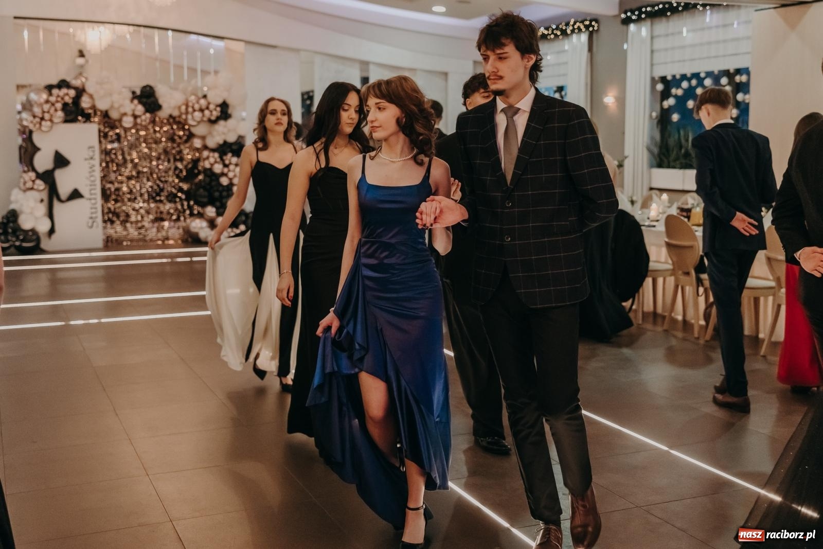 Zdjęcie w galerii na portalu naszraciborz.pl: Najmłodsza i najmniejsza studniówka. DLO bawi się w AquaBraxie [FOTO i WIDEO] wiadomości z regionu