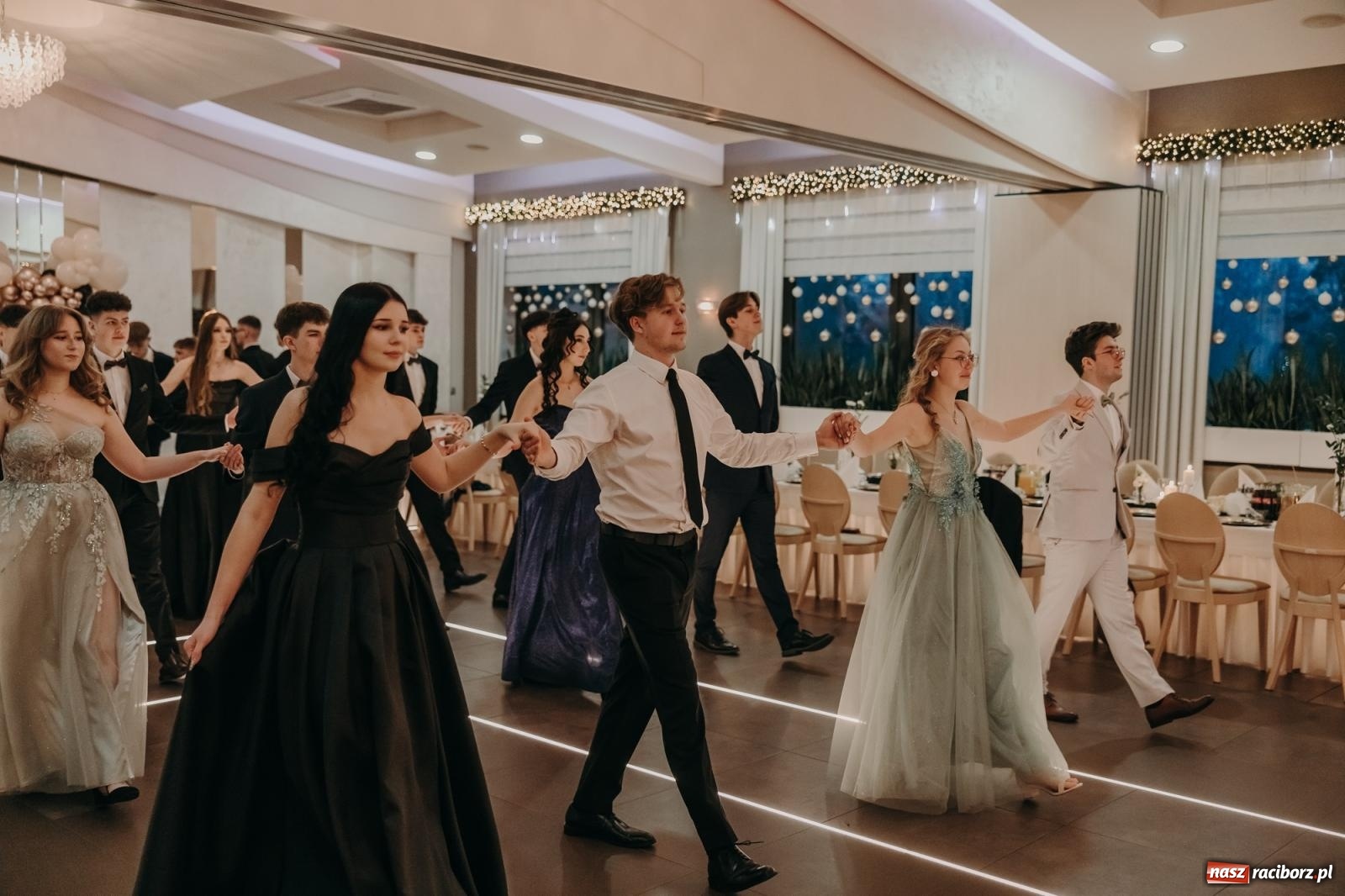 Zdjęcie w galerii na portalu naszraciborz.pl: Najmłodsza i najmniejsza studniówka. DLO bawi się w AquaBraxie [FOTO i WIDEO] wiadomości z regionu