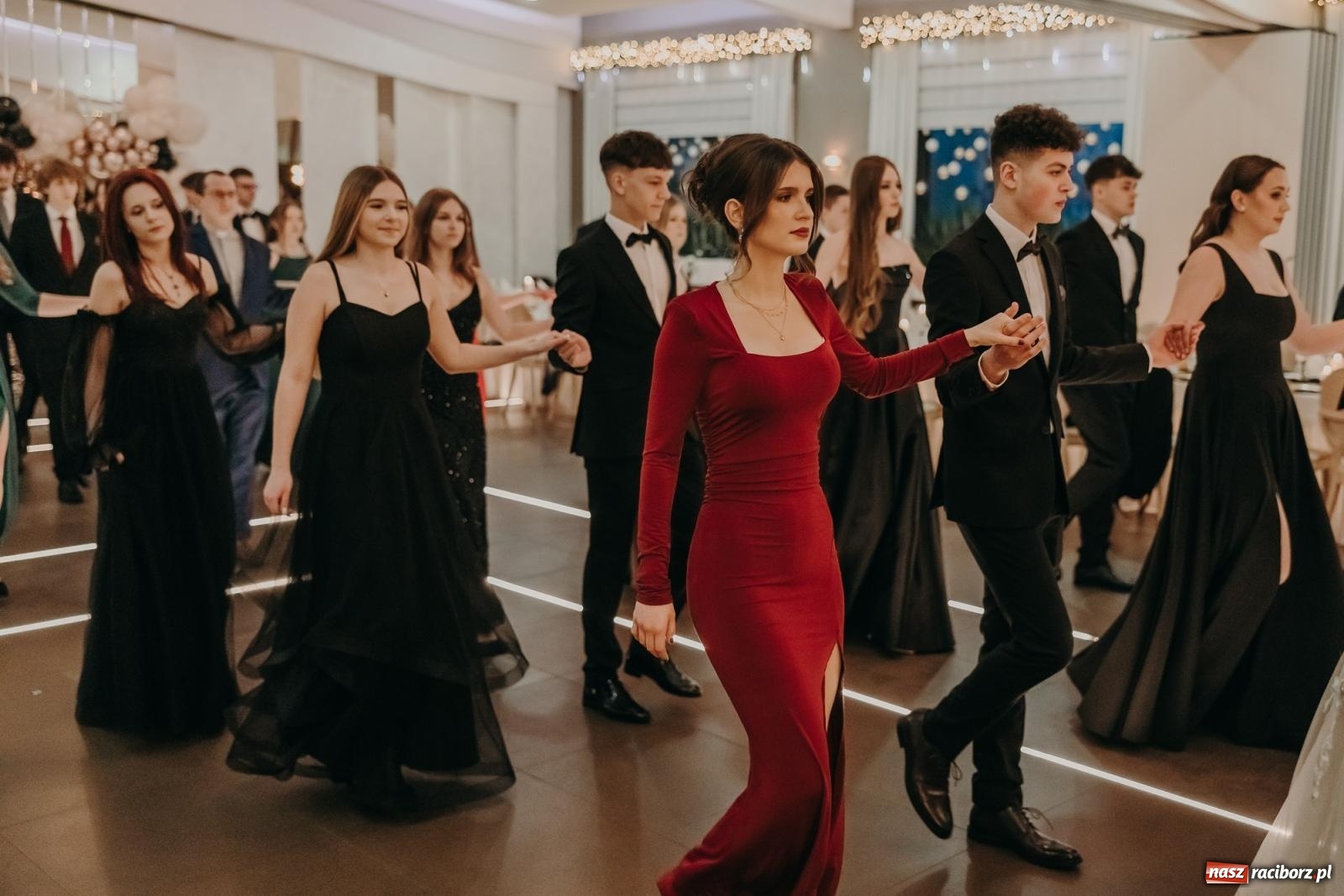 Zdjęcie w galerii na portalu naszraciborz.pl: Najmłodsza i najmniejsza studniówka. DLO bawi się w AquaBraxie [FOTO i WIDEO] wiadomości z regionu