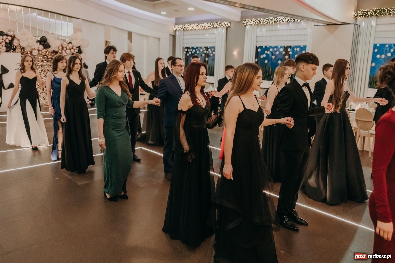 Zdjęcie w galerii na portalu naszraciborz.pl: Najmłodsza i najmniejsza studniówka. DLO bawi się w AquaBraxie [FOTO i WIDEO] wiadomości z regionu