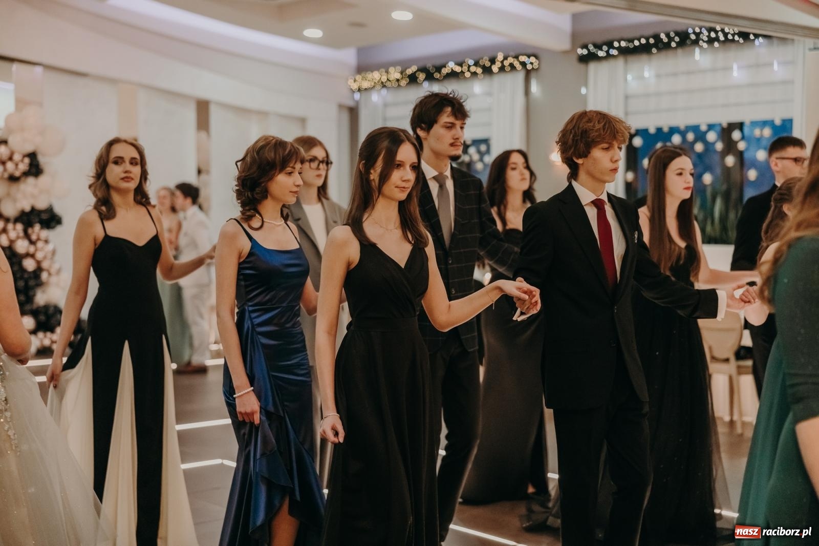 Zdjęcie w galerii na portalu naszraciborz.pl: Najmłodsza i najmniejsza studniówka. DLO bawi się w AquaBraxie [FOTO i WIDEO] wiadomości z regionu