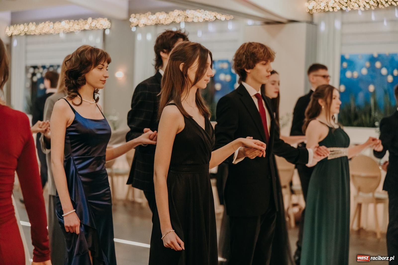 Zdjęcie w galerii na portalu naszraciborz.pl: Najmłodsza i najmniejsza studniówka. DLO bawi się w AquaBraxie [FOTO i WIDEO] wiadomości z regionu