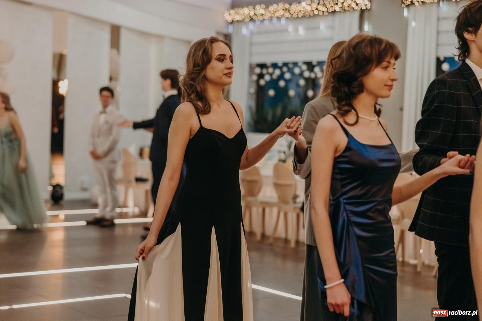 Zdjęcie w galerii na portalu naszraciborz.pl: Najmłodsza i najmniejsza studniówka. DLO bawi się w AquaBraxie [FOTO i WIDEO] wiadomości z regionu