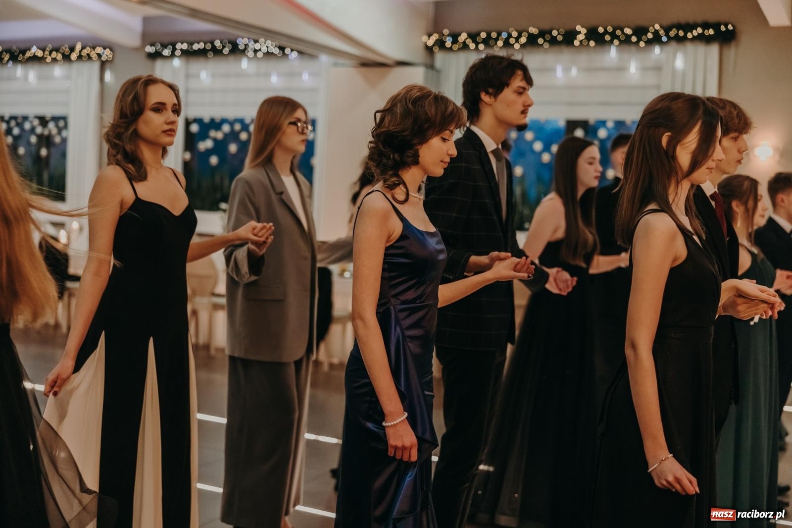 Zdjęcie w galerii na portalu naszraciborz.pl: Najmłodsza i najmniejsza studniówka. DLO bawi się w AquaBraxie [FOTO i WIDEO] wiadomości z regionu