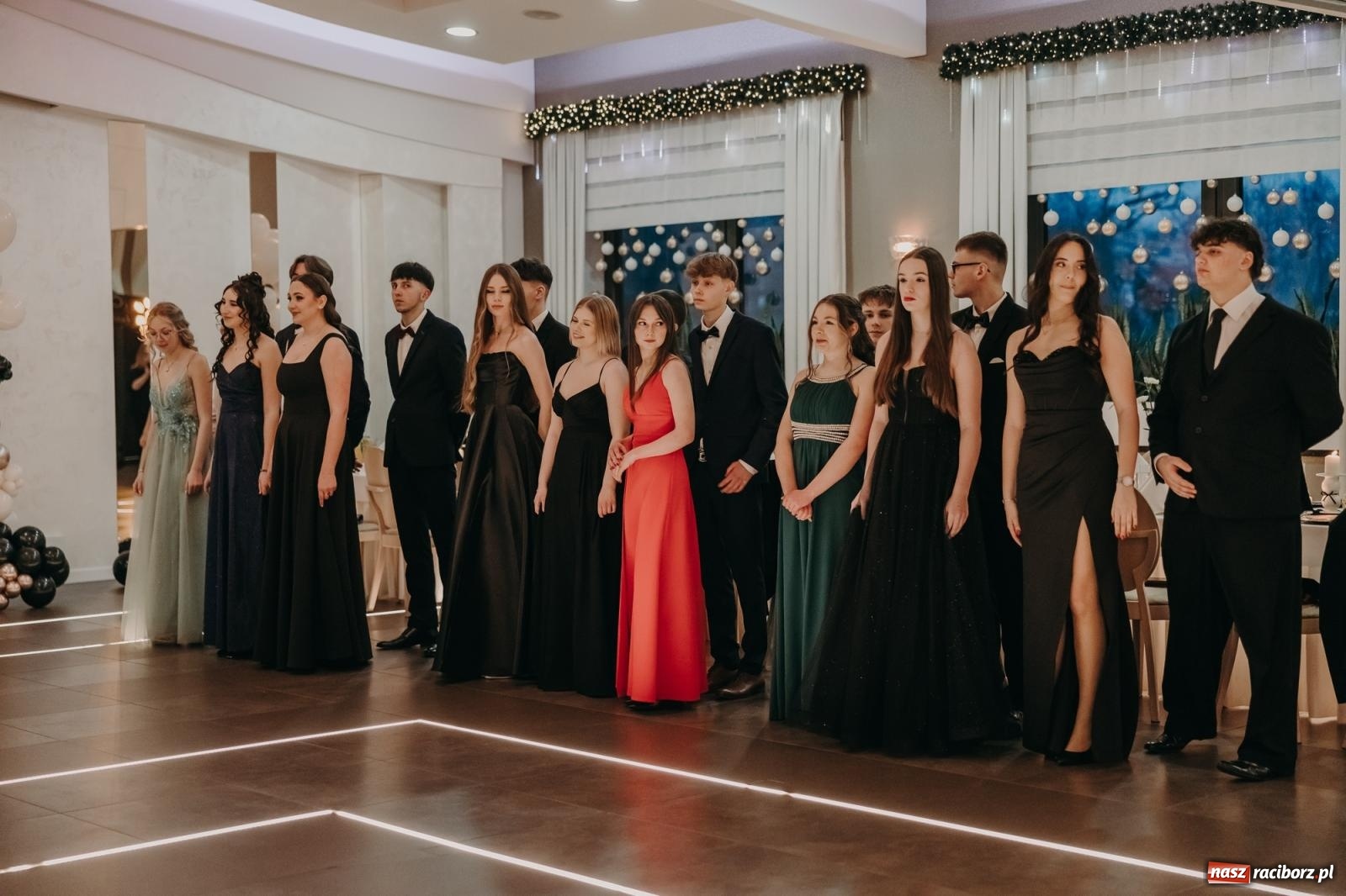 Zdjęcie w galerii na portalu naszraciborz.pl: Najmłodsza i najmniejsza studniówka. DLO bawi się w AquaBraxie [FOTO i WIDEO] wiadomości z regionu