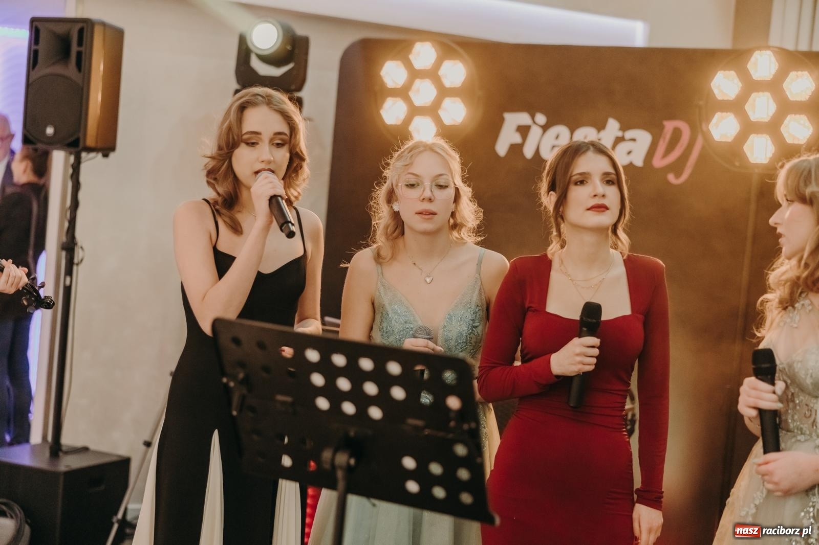 Zdjęcie w galerii na portalu naszraciborz.pl: Najmłodsza i najmniejsza studniówka. DLO bawi się w AquaBraxie [FOTO i WIDEO] wiadomości z regionu