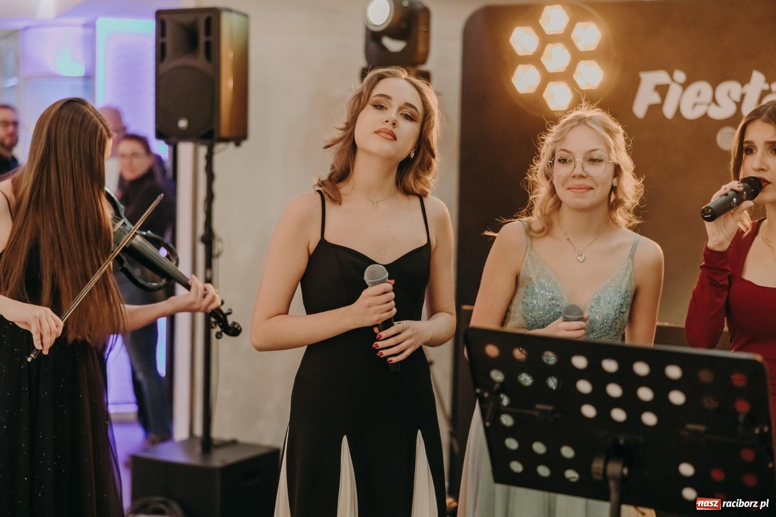 Zdjęcie w galerii na portalu naszraciborz.pl: Najmłodsza i najmniejsza studniówka. DLO bawi się w AquaBraxie [FOTO i WIDEO] wiadomości z regionu