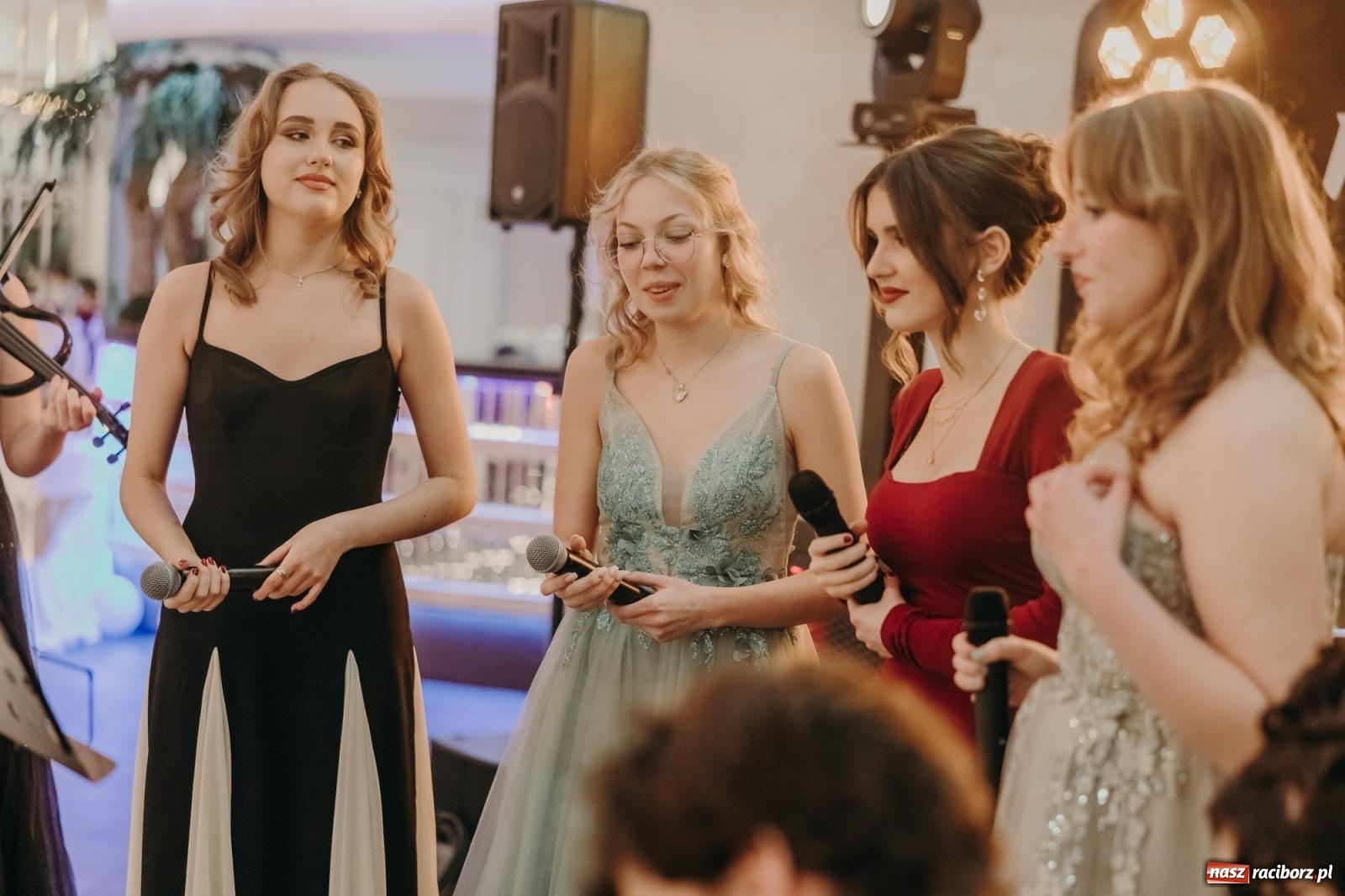 Zdjęcie w galerii na portalu naszraciborz.pl: Najmłodsza i najmniejsza studniówka. DLO bawi się w AquaBraxie [FOTO i WIDEO] wiadomości z regionu