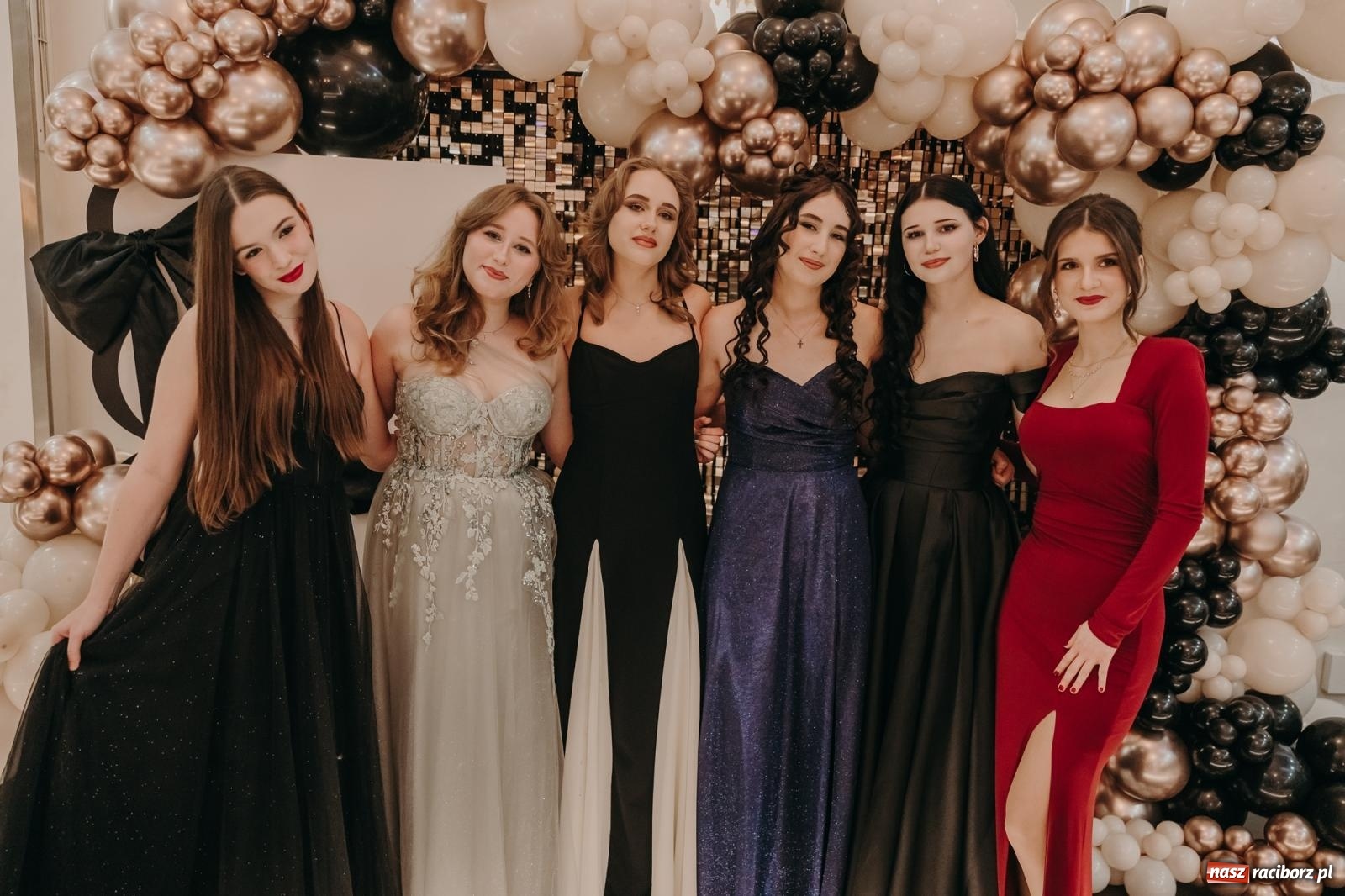 Zdjęcie w galerii na portalu naszraciborz.pl: Najmłodsza i najmniejsza studniówka. DLO bawi się w AquaBraxie [FOTO i WIDEO] wiadomości z regionu