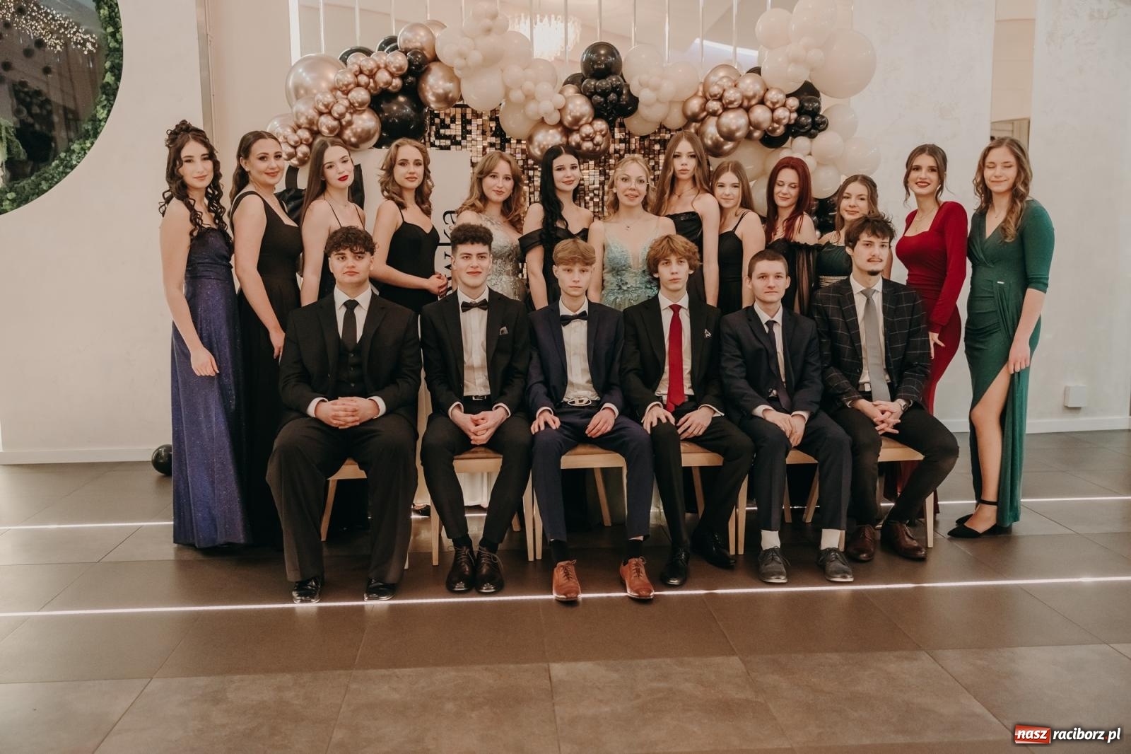 Zdjęcie w galerii na portalu naszraciborz.pl: Najmłodsza i najmniejsza studniówka. DLO bawi się w AquaBraxie [FOTO i WIDEO] wiadomości z regionu