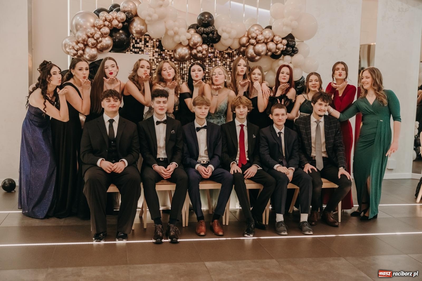 Zdjęcie w galerii na portalu naszraciborz.pl: Najmłodsza i najmniejsza studniówka. DLO bawi się w AquaBraxie [FOTO i WIDEO] wiadomości z regionu