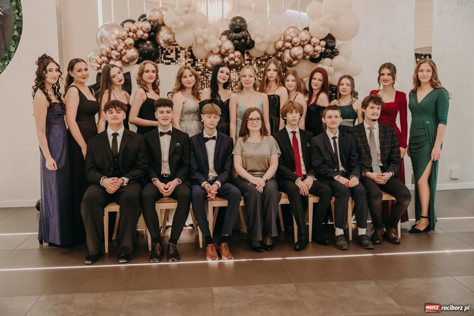 Zdjęcie w galerii na portalu naszraciborz.pl: Najmłodsza i najmniejsza studniówka. DLO bawi się w AquaBraxie [FOTO i WIDEO] wiadomości z regionu