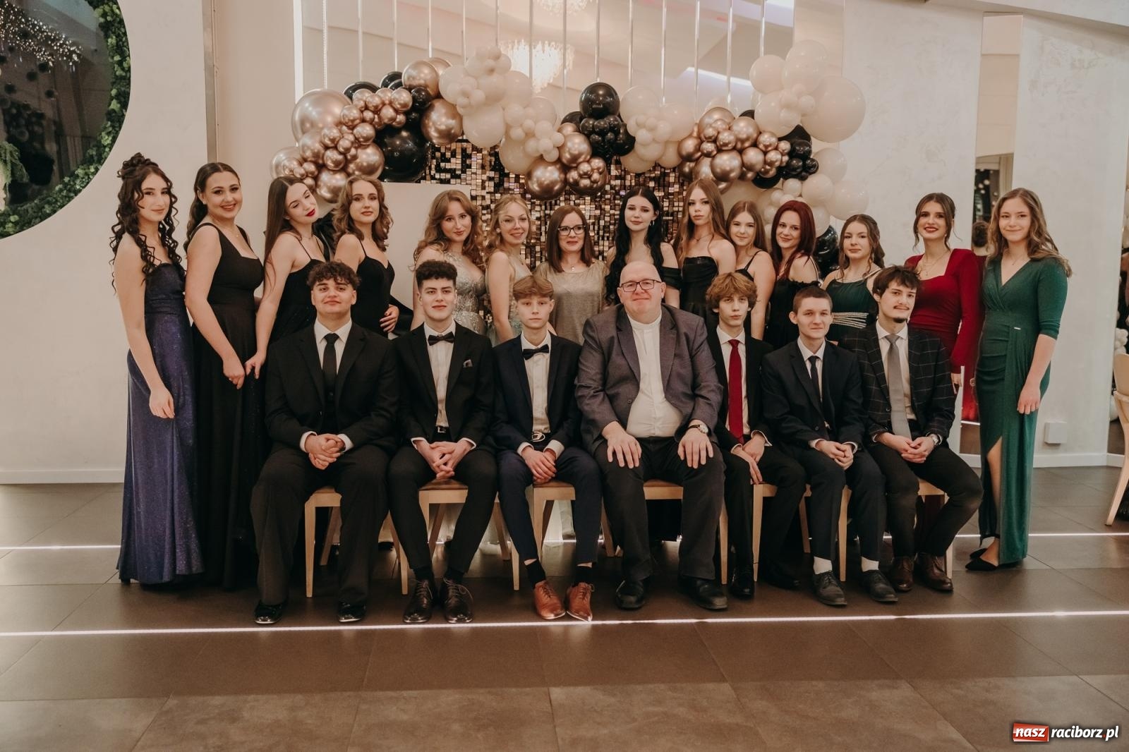 Zdjęcie w galerii na portalu naszraciborz.pl: Najmłodsza i najmniejsza studniówka. DLO bawi się w AquaBraxie [FOTO i WIDEO] wiadomości z regionu