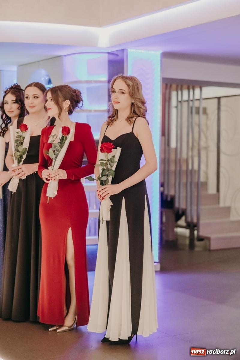 Zdjęcie w galerii na portalu naszraciborz.pl: Najmłodsza i najmniejsza studniówka. DLO bawi się w AquaBraxie [FOTO i WIDEO] wiadomości z regionu