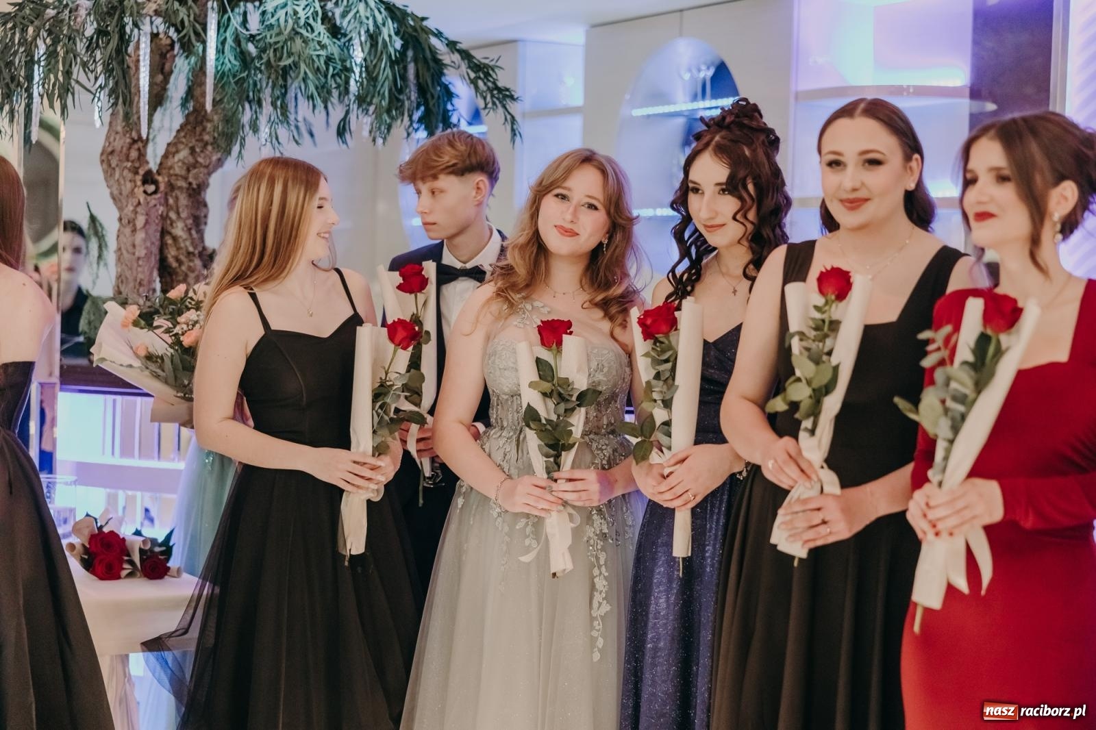 Zdjęcie w galerii na portalu naszraciborz.pl: Najmłodsza i najmniejsza studniówka. DLO bawi się w AquaBraxie [FOTO i WIDEO] wiadomości z regionu