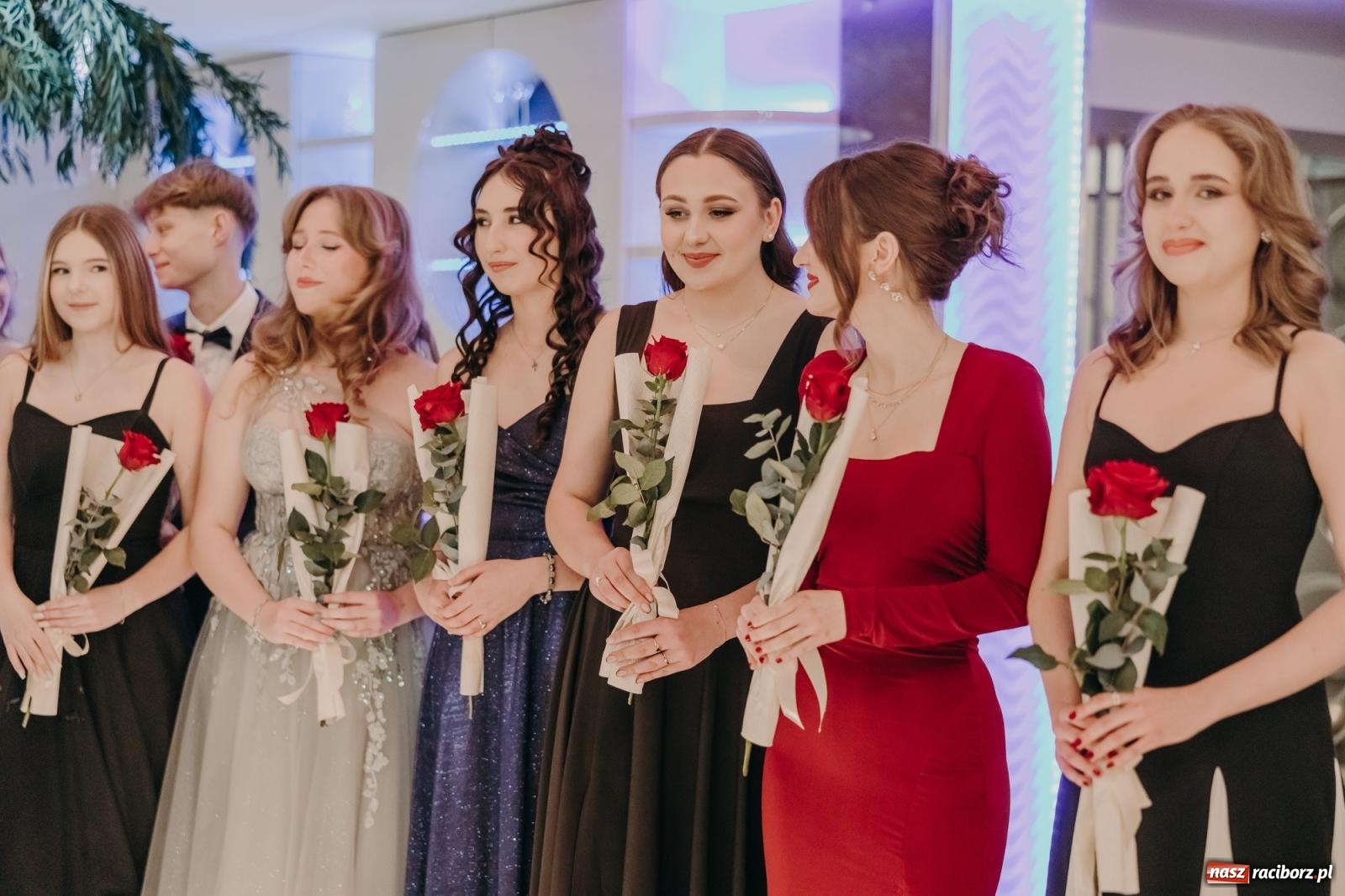 Zdjęcie w galerii na portalu naszraciborz.pl: Najmłodsza i najmniejsza studniówka. DLO bawi się w AquaBraxie [FOTO i WIDEO] wiadomości z regionu