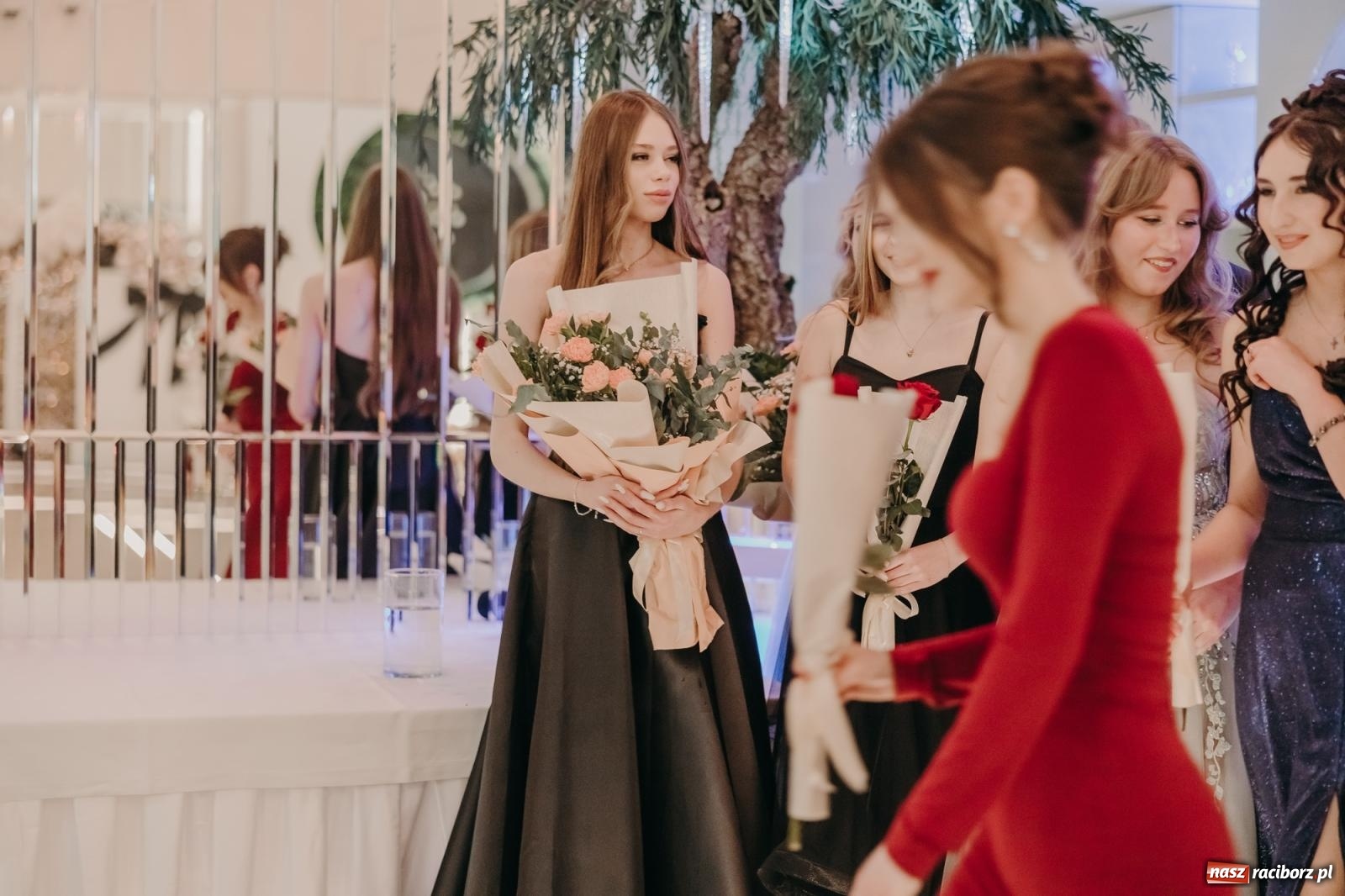 Zdjęcie w galerii na portalu naszraciborz.pl: Najmłodsza i najmniejsza studniówka. DLO bawi się w AquaBraxie [FOTO i WIDEO] wiadomości z regionu