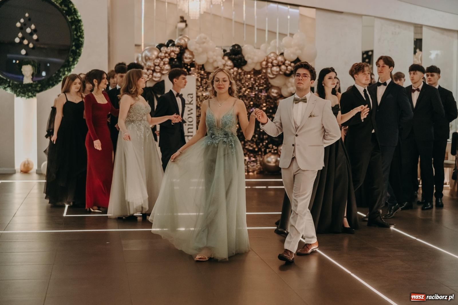 Zdjęcie w galerii na portalu naszraciborz.pl: Najmłodsza i najmniejsza studniówka. DLO bawi się w AquaBraxie [FOTO i WIDEO] wiadomości z regionu