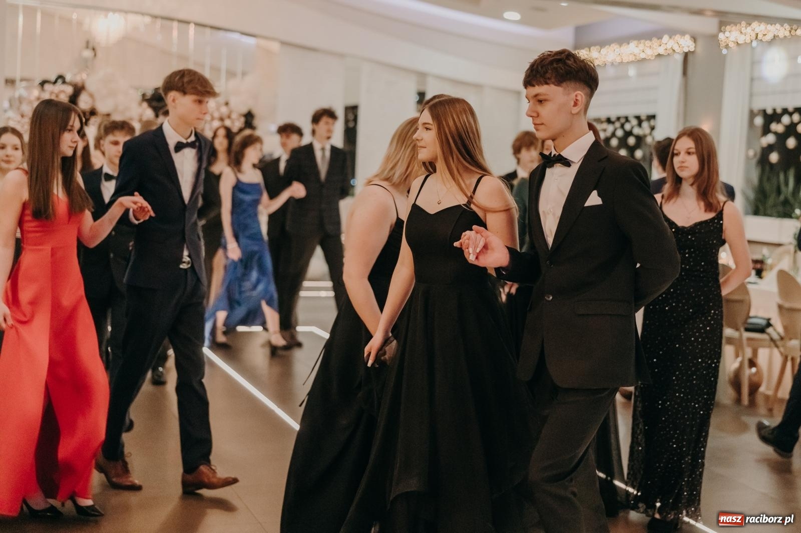 Zdjęcie w galerii na portalu naszraciborz.pl: Najmłodsza i najmniejsza studniówka. DLO bawi się w AquaBraxie [FOTO i WIDEO] wiadomości z regionu