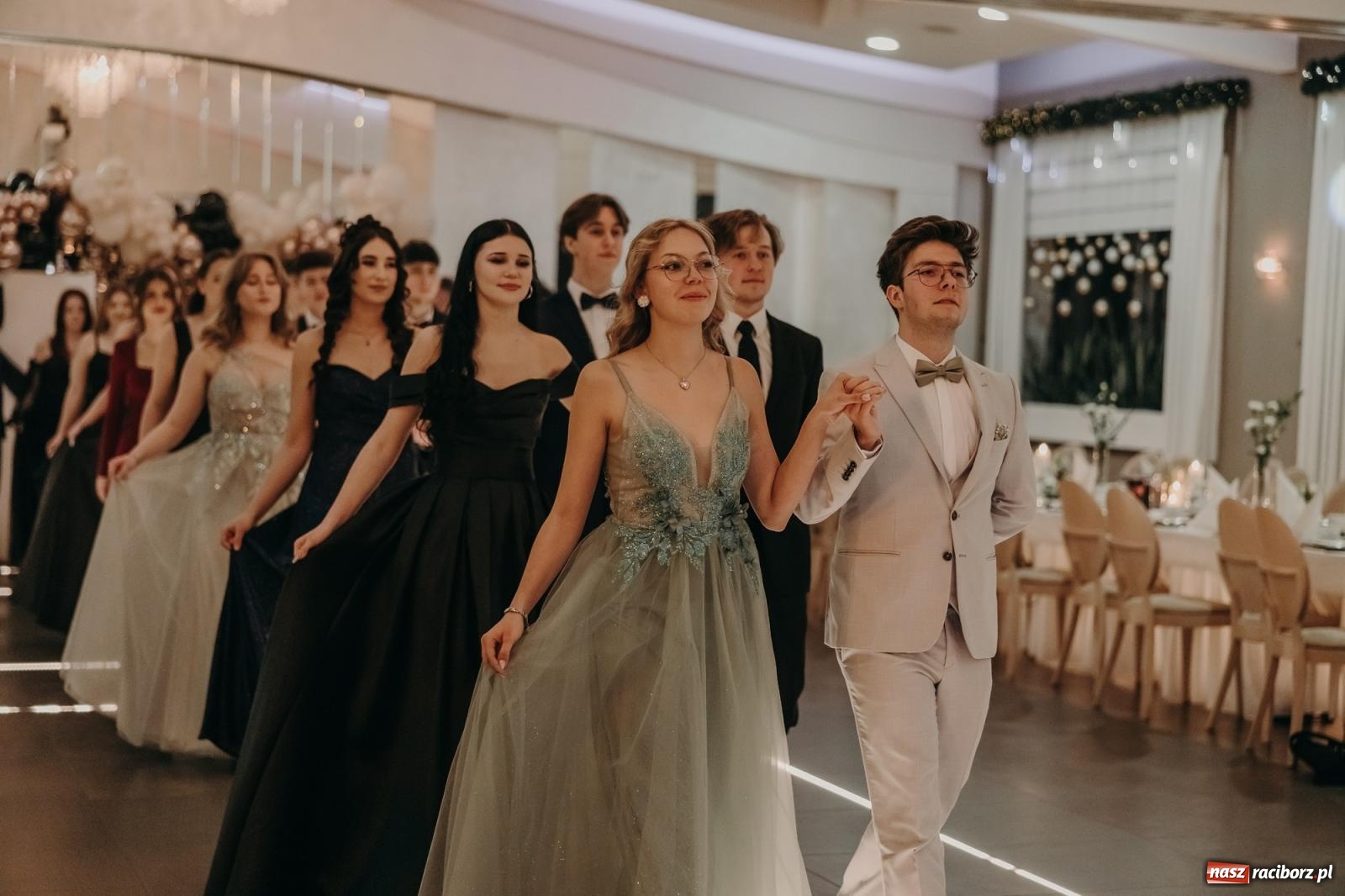 Zdjęcie w galerii na portalu naszraciborz.pl: Najmłodsza i najmniejsza studniówka. DLO bawi się w AquaBraxie [FOTO i WIDEO] wiadomości z regionu